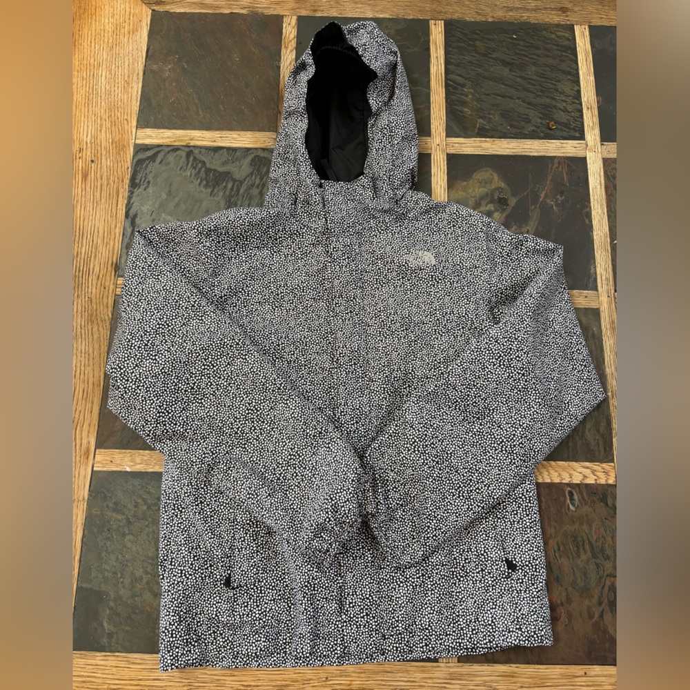 North face girls large Rain/ wind resistance coat with hood and pockets